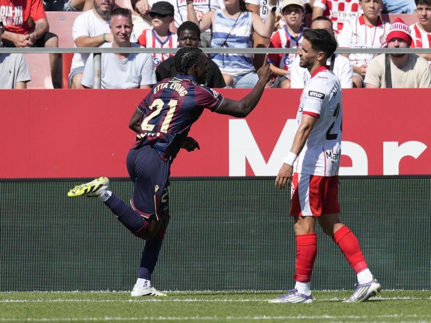 Etta Eyong celebra su gol en el Girona FC-Levante UD