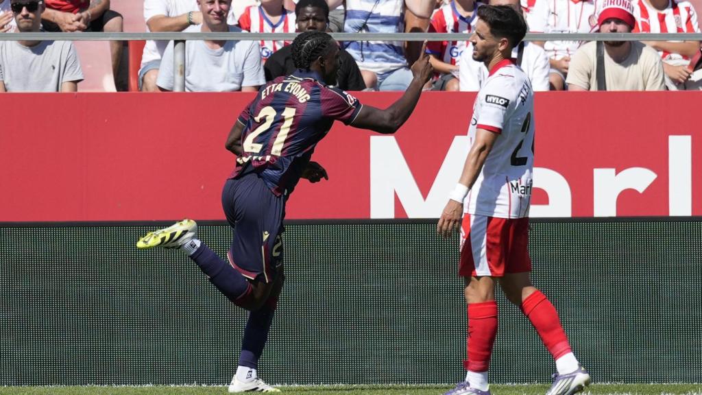 Etta Eyong celebra el seu gol al Girona FC-Levante UD