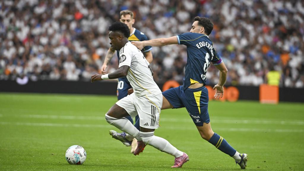 Vinicius supera a Edu Expósito