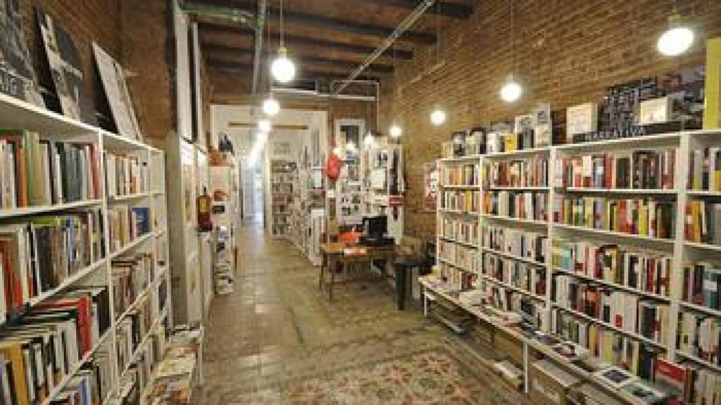 Interior de la librería Casa Usher