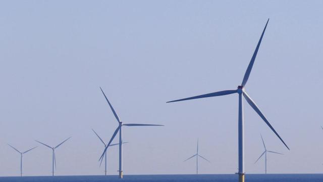 Foto referencial de energía eólica marina