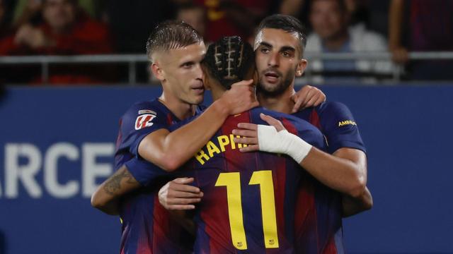 Ferran Torres, Raphinha y Dani Olmo celebran el primer gol del Barça contra el Getafe en el Estadi Johan Cruyff