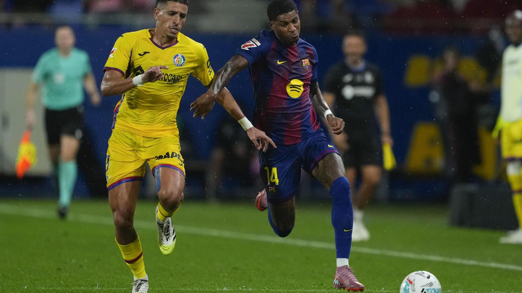 Rashford controla el balón contra el Getafe