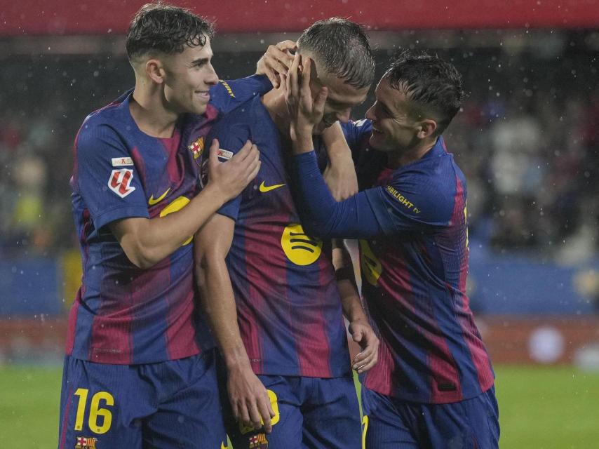 Los futbolistas del Barça celebran el gol de Dani Olmo al Getafe