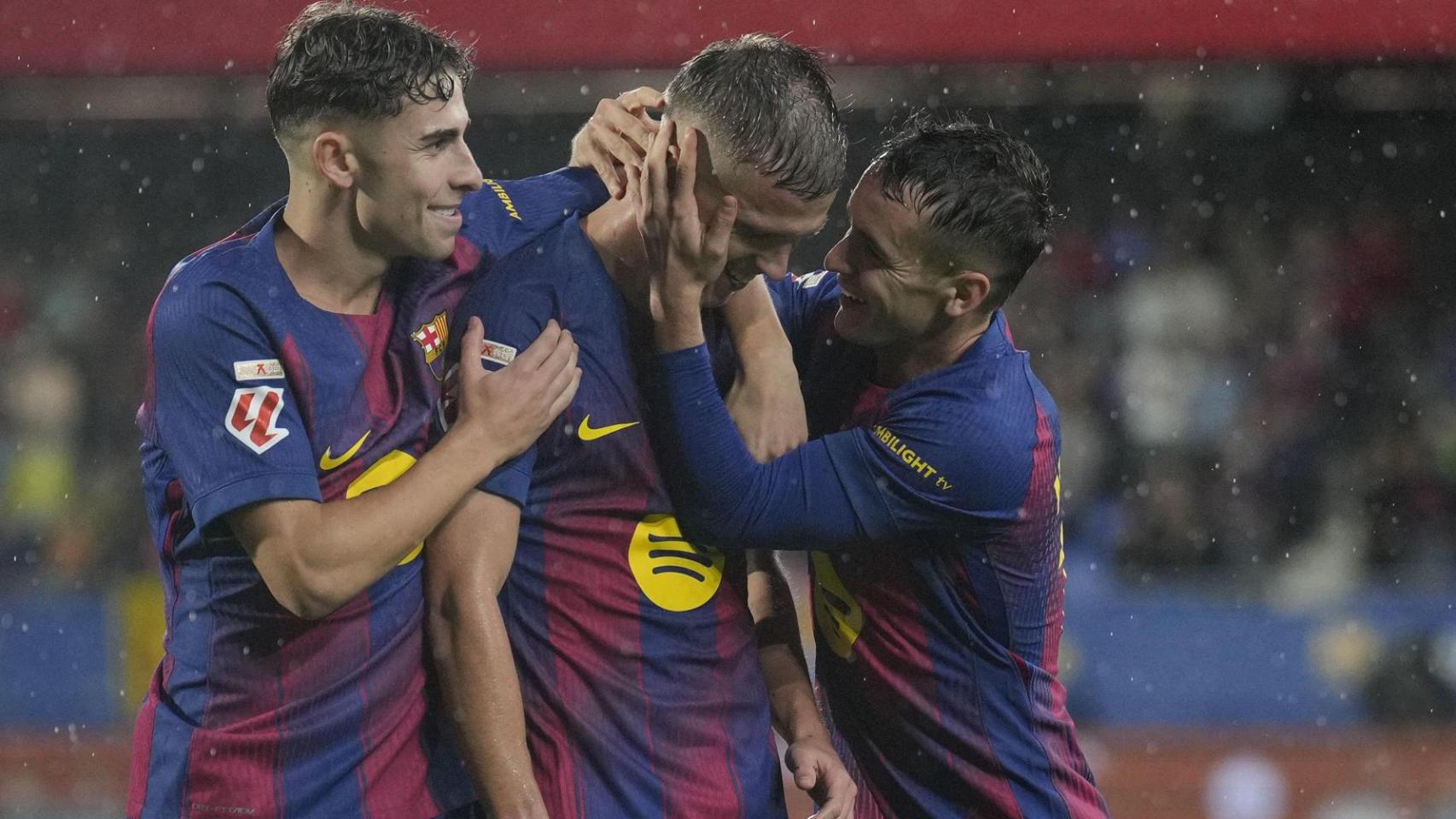 Los futbolistas del Barça celebran el gol de Dani Olmo al Getafe