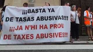 Manifestación en El Prat contra la nueva tasa de residuos