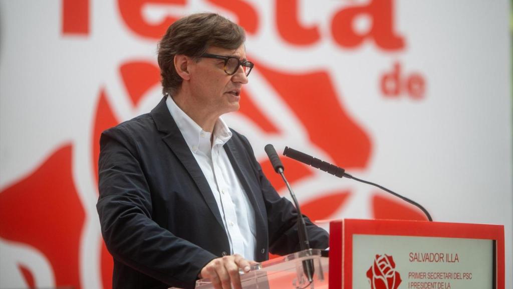 El presidente de la Generalitat de Cataluña, Salvador Illa, interviene durante la Fiesta de la Rosa del PSC, a 21 de septiembre de 2025, en Gavà