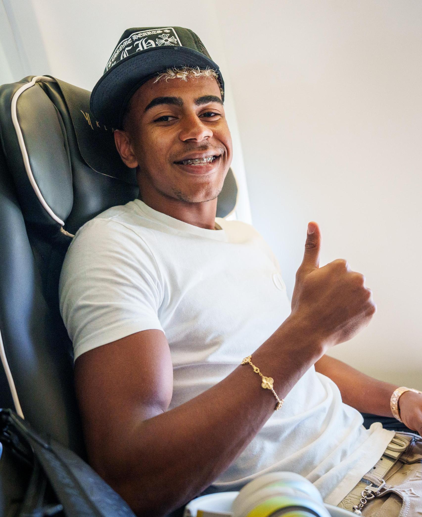 Lamine Yamal en la expedición del Barça para la gala del Balón de Oro