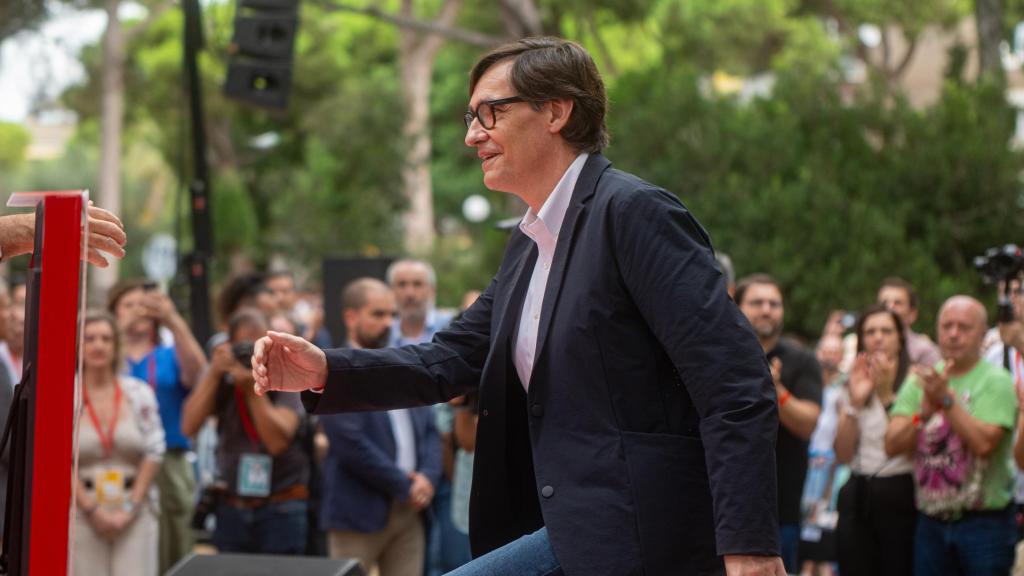 El presidente de la Generalitat de Cataluña, Salvador Illa, durante la Fiesta de la Rosa del PSC, a 21 de septiembre de 2025, en Gavà (Barcelona)