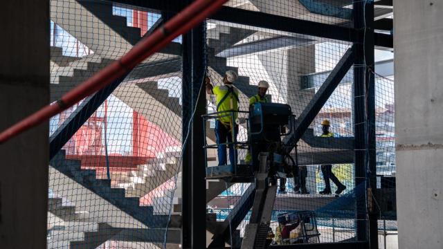 Los empleados de Limak siguen trabajando en la construcción de las escaleras del Camp Nou