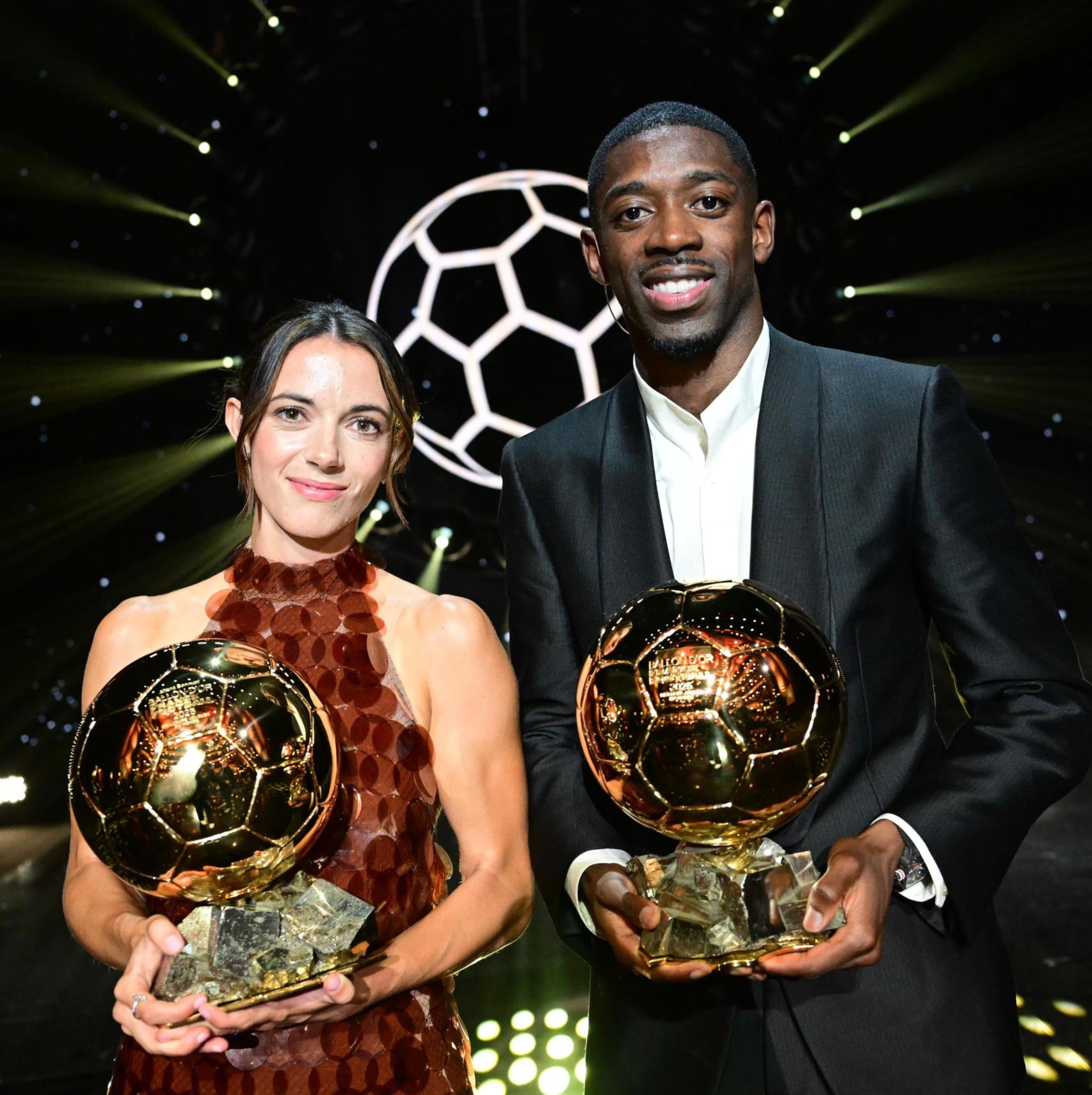 Aitana Bonmatí y Ousmane Dembelé posan con el Balón de Oro 2025