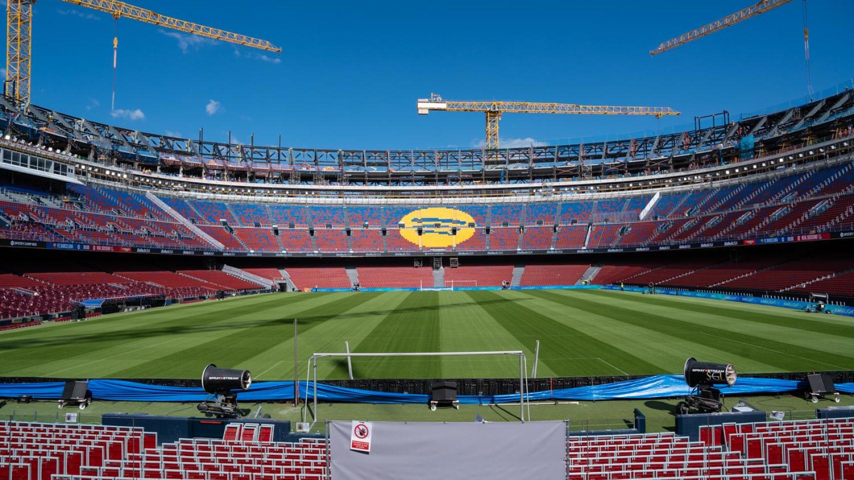 El Camp Nou, durante la visita de la prensa a las obras