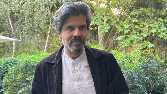 El ensayista Pankaj Mishra, en la entrevista con 'Letra Global'