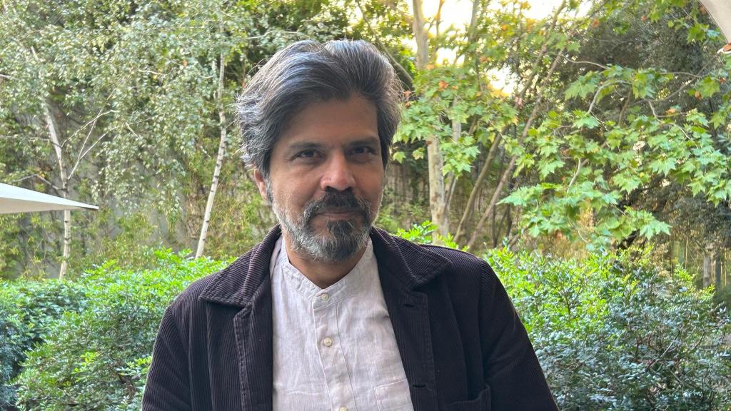 El ensayista Pankaj Mishra, en la entrevista con 'Letra Global'