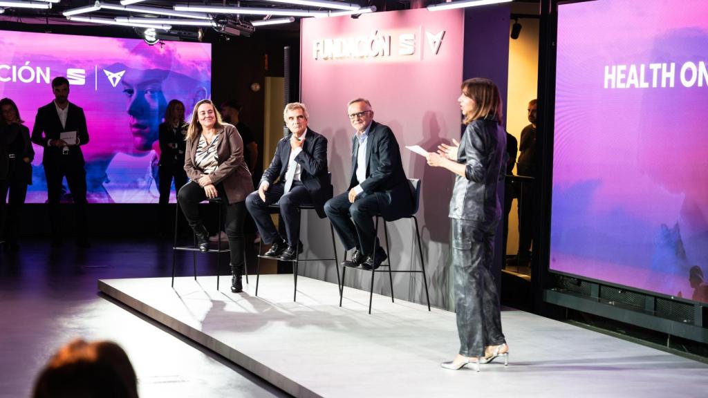 (i-d) La directora general de la Fundación, Patricia Such, el director general del Hospital Clínic, Josep María Campistol, y el director gerente del Hospital Sant Joan de Déu Barcelona, Manel del Castillo.