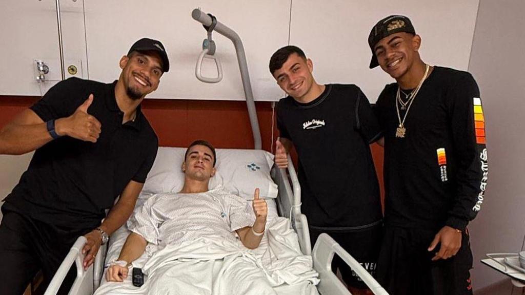 La fotografía que publica Gavi en su Instagram tras ser operado