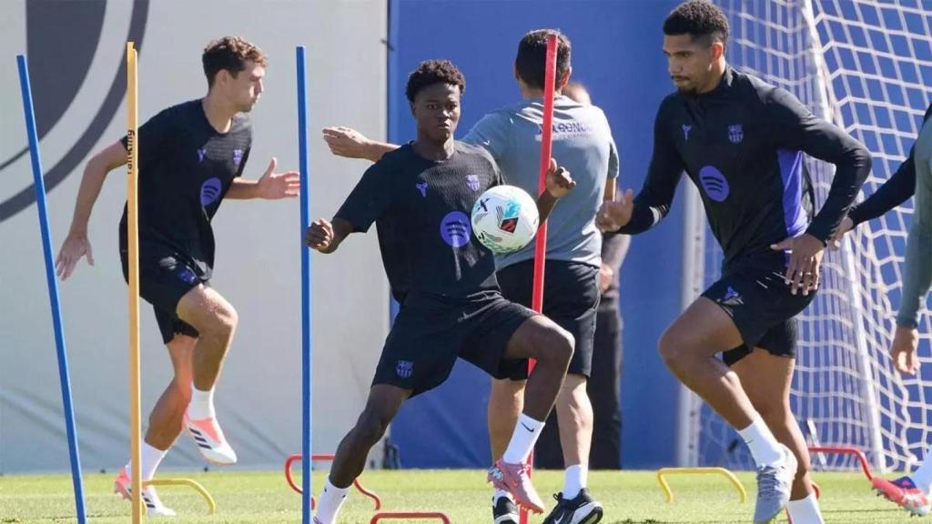 Baba Kourouma en un entrenamiento con el primer equipo del Barça