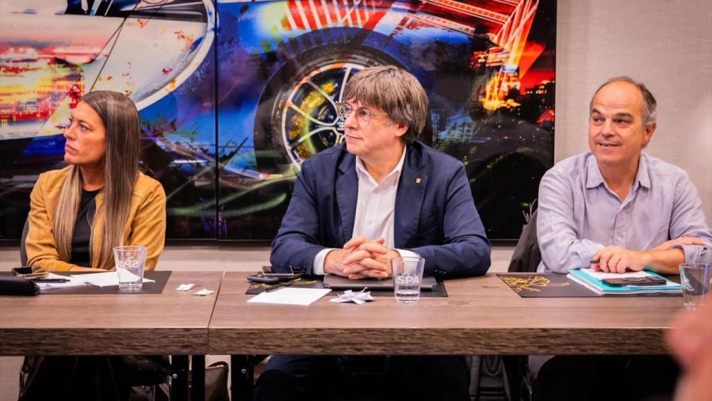 Carles Puigdemont, Jordi Turull y Míriam Nogueras en una reunión