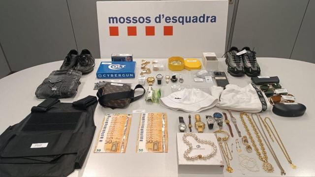 Objetos intervenidos por los Mossos