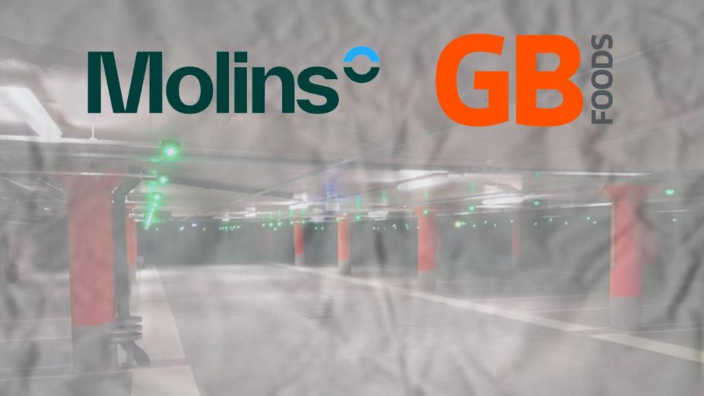 Un parking de ParkHelp con los logos de GB Foods y Cementos Molins