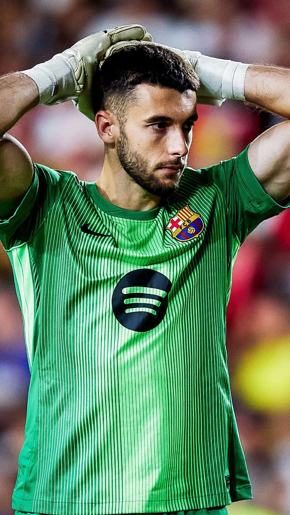 Joan García se lamenta tras su error ante el Real Oviedo