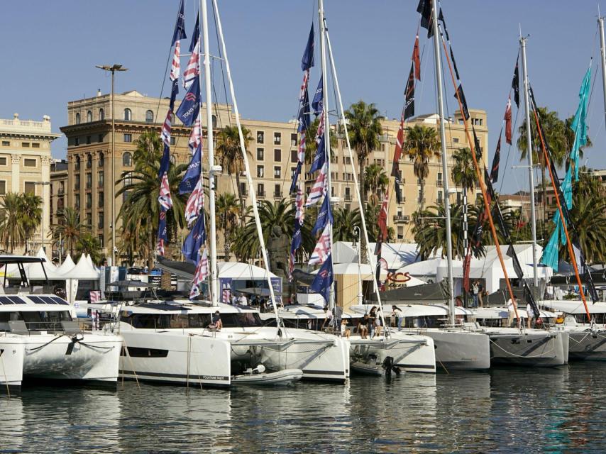 Embarcaciones atracadas en el Moll de la Fusta