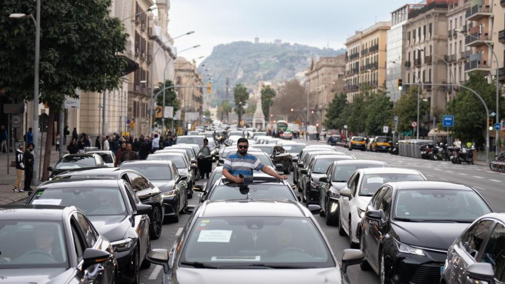 Uns 200 VTC es manifesten a Barcelona contra la llei que prepara el Govern, al març de 2025