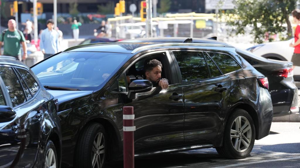 Diversos VTC durant una concentració convocada pel Sindicat Lliure de Transport (STL) i Unauto VTC