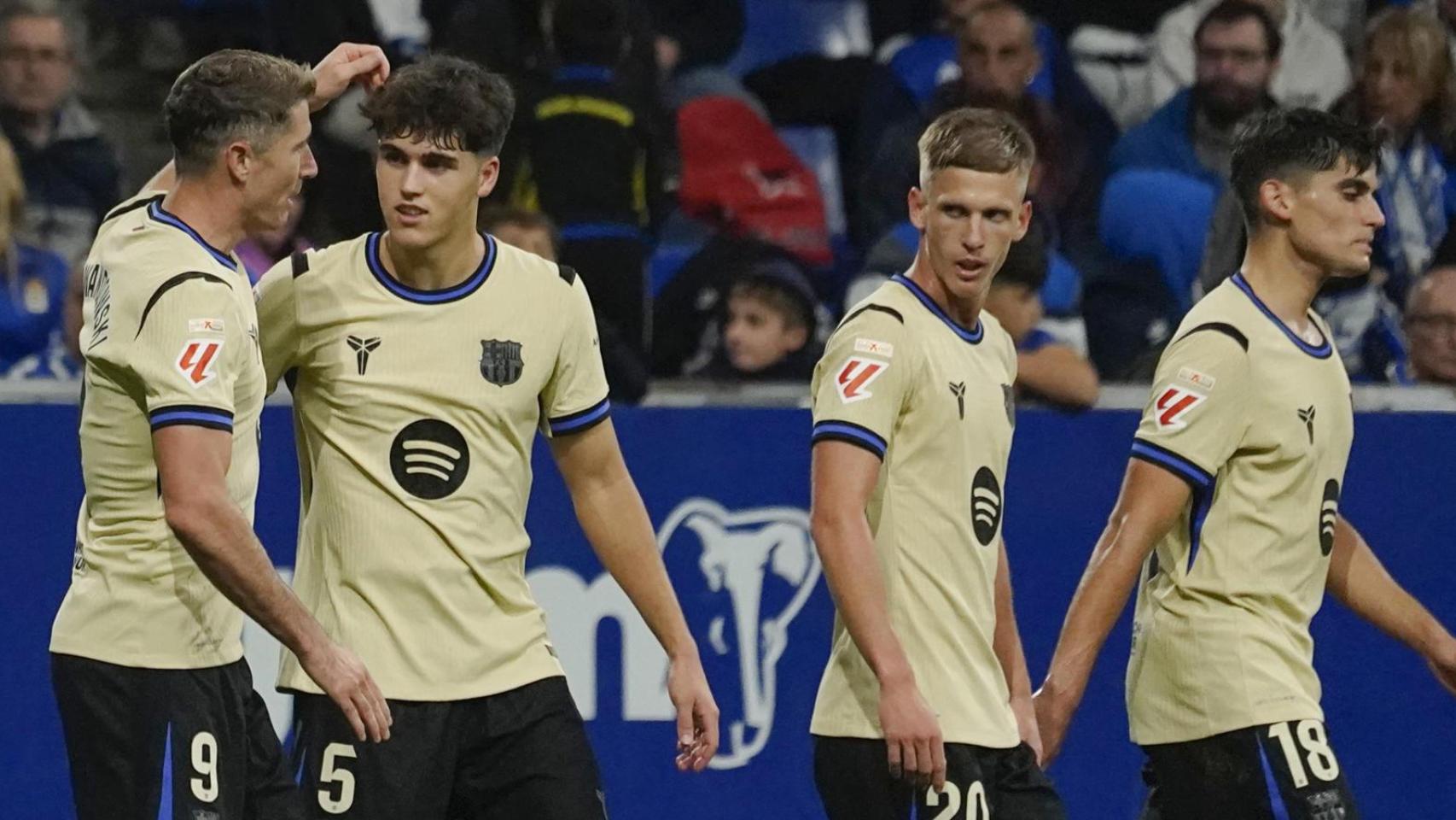Los jugadores del Barça celebran el gol de Lewandowski contra el Real Oviedo