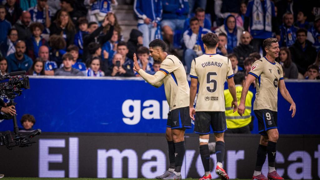 Araujo celebra su gol, el tercero del Barça en Oviedo