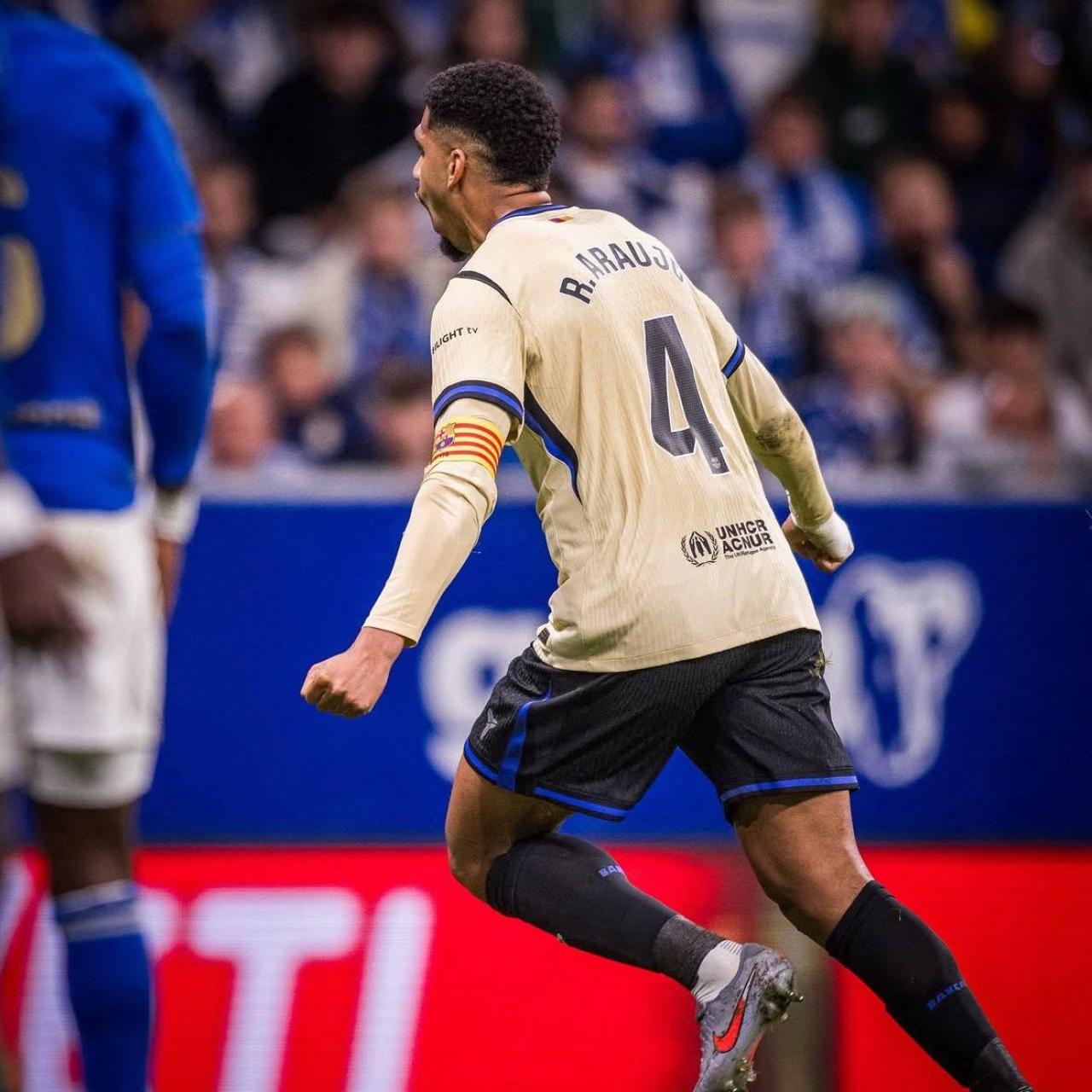 Ronald Araújo celebra su gol ante el Oviedo