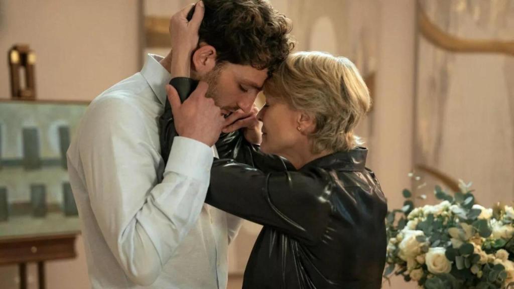 Imagen de madre e hijo en 'La novia'