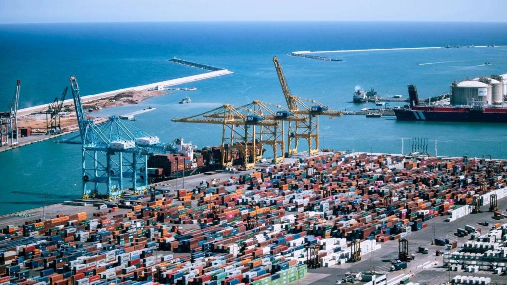 Contenidors de mercaderies al Port de Barcelona