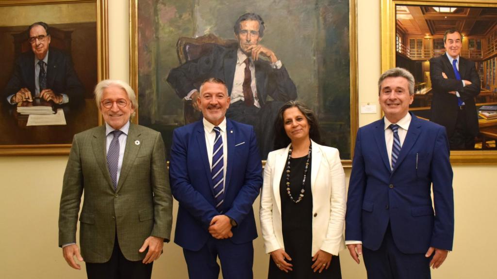 El presidente de Foment, Josep Sánchez Llibre y el 'conseller' de Empresa, Miquel Sàmper, junto a Rodrigues Noronha y Da Rocha Ceia