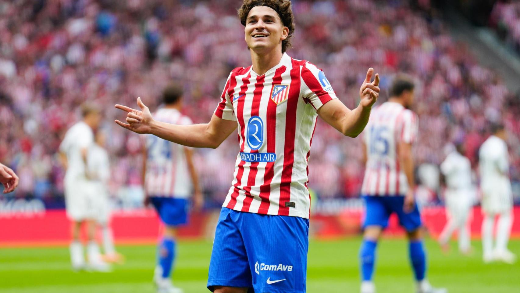 Julián Álvarez celebra su doblete en el Atlético-Real Madrid de Liga