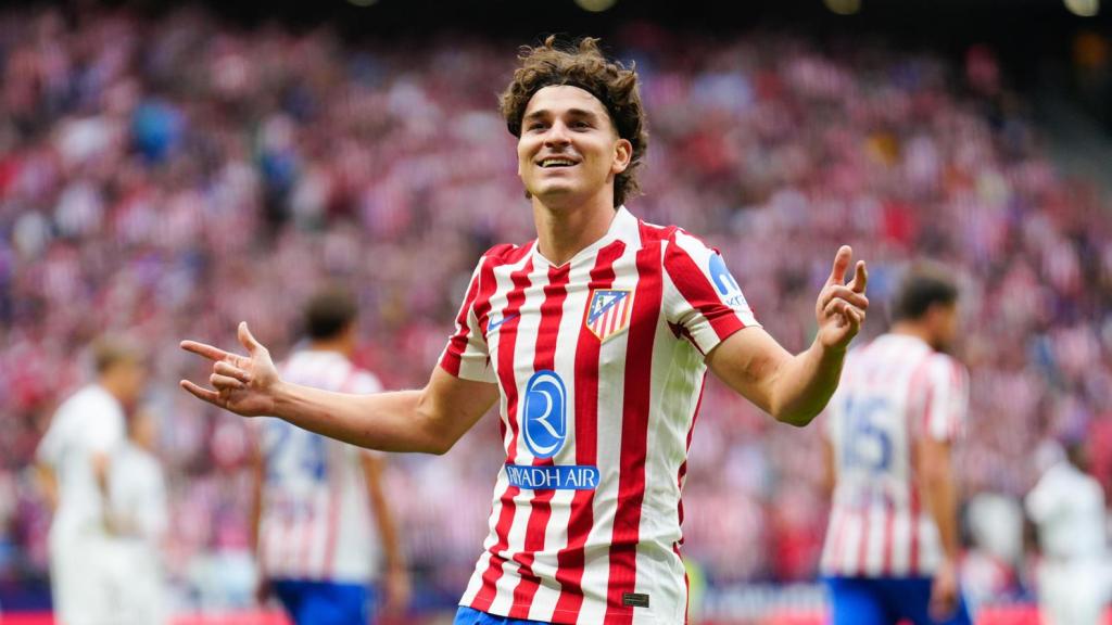 Julián Álvarez celebra su doblete en el Atlético-Real Madrid de Liga