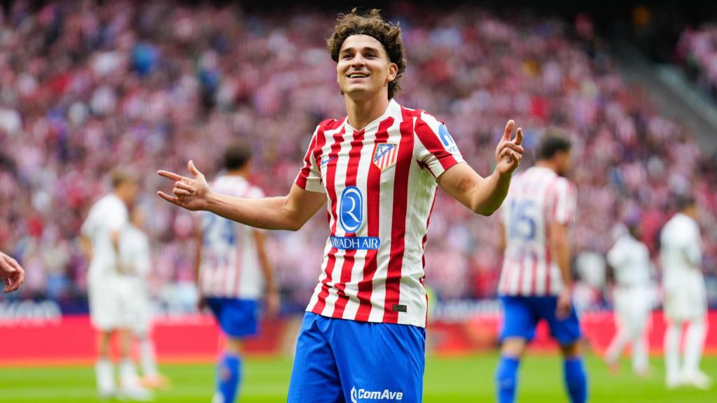 Julián Álvarez celebra su doblete en el Atlético-Real Madrid de Liga