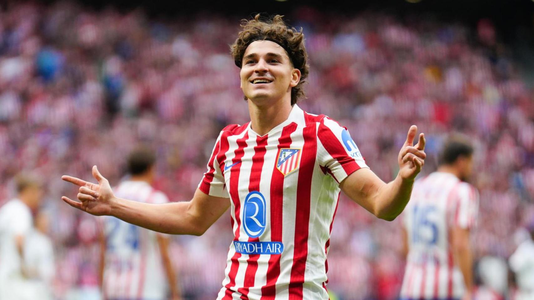 Julián Álvarez celebra su doblete en el Atlético-Real Madrid de Liga