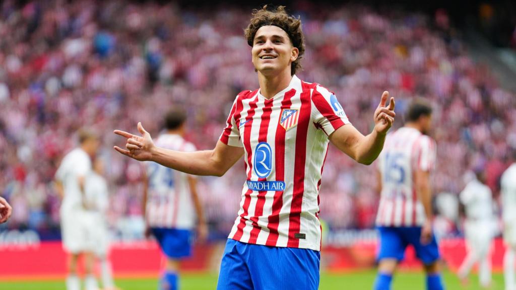 Julián Álvarez celebra su doblete en el Atlético-Real Madrid de Liga