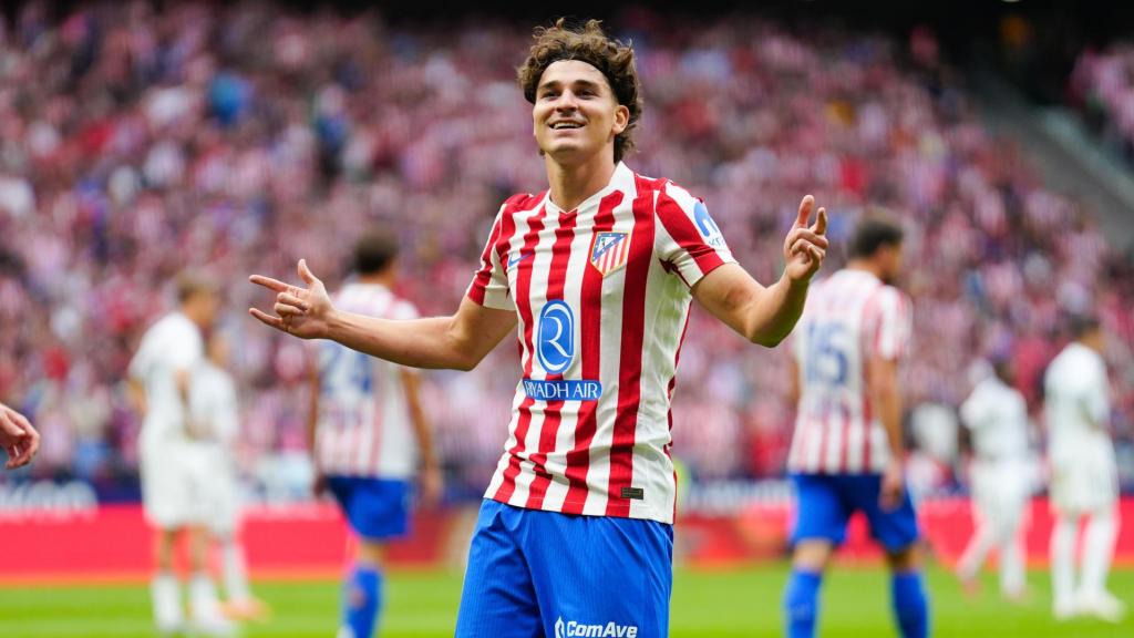 Julián Álvarez celebra el seu doblet a l'Atlètic-Real Madrid de Lliga