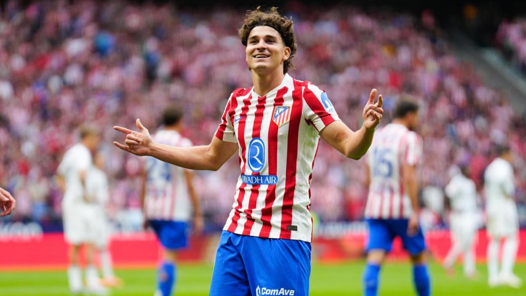 Julián Álvarez celebra el seu doblet a l'Atlètic-Real Madrid de Lliga