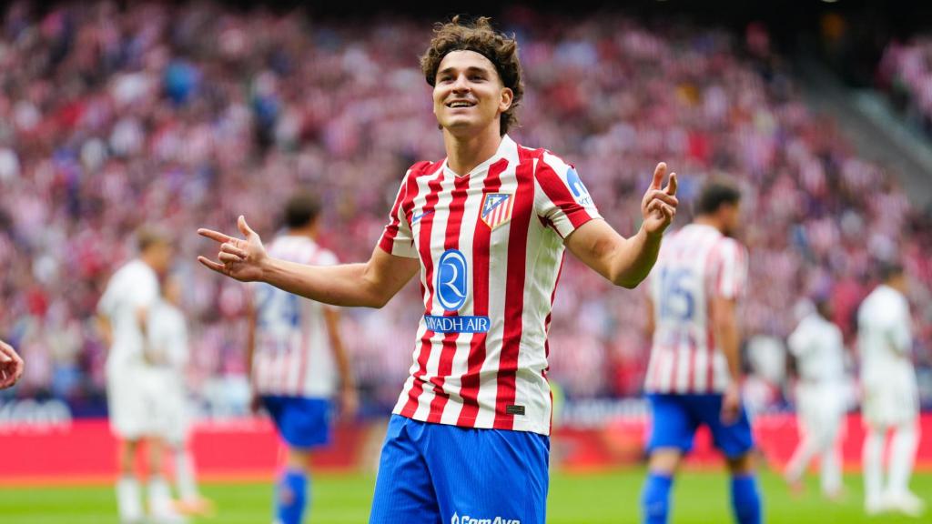 Julián Álvarez celebra el seu doblet a l'Atlètic-Reial Madrid de Lliga