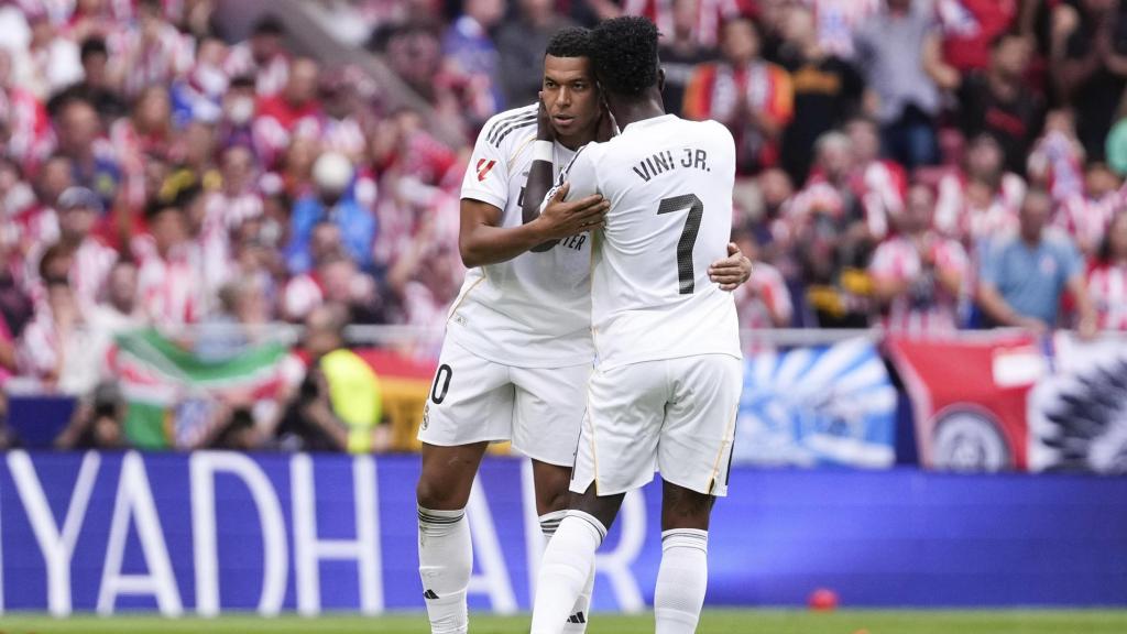 Mbappé y Vinicius celebran el primer gol del Real Madrid