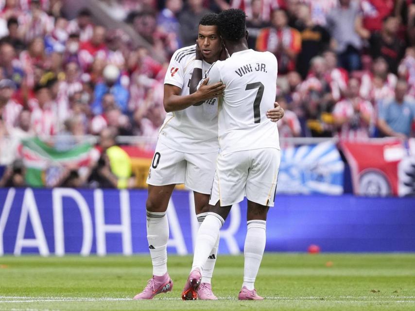 Mbappé i Vinicius celebren el primer gol del Real Madrid