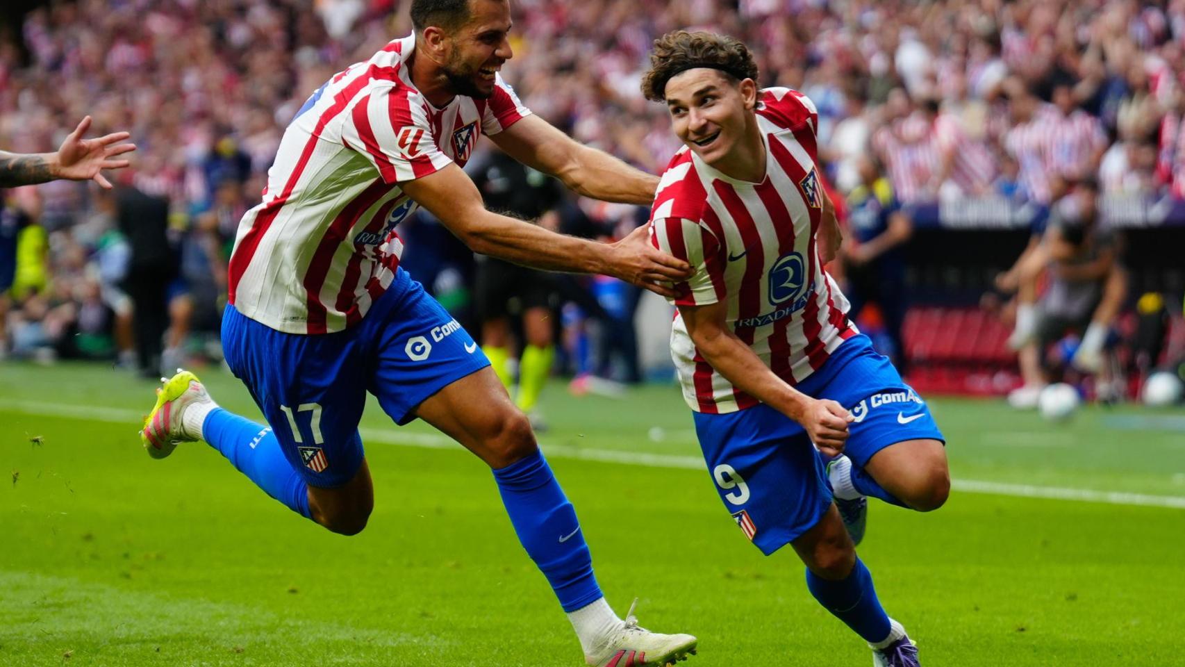 Julián Álvarez celebra su segundo gol, el cuarto del Atlético, al Real Madrid