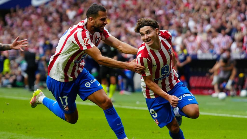 Julián Álvarez celebra su segundo gol, el cuarto del Atlético, al Real Madrid