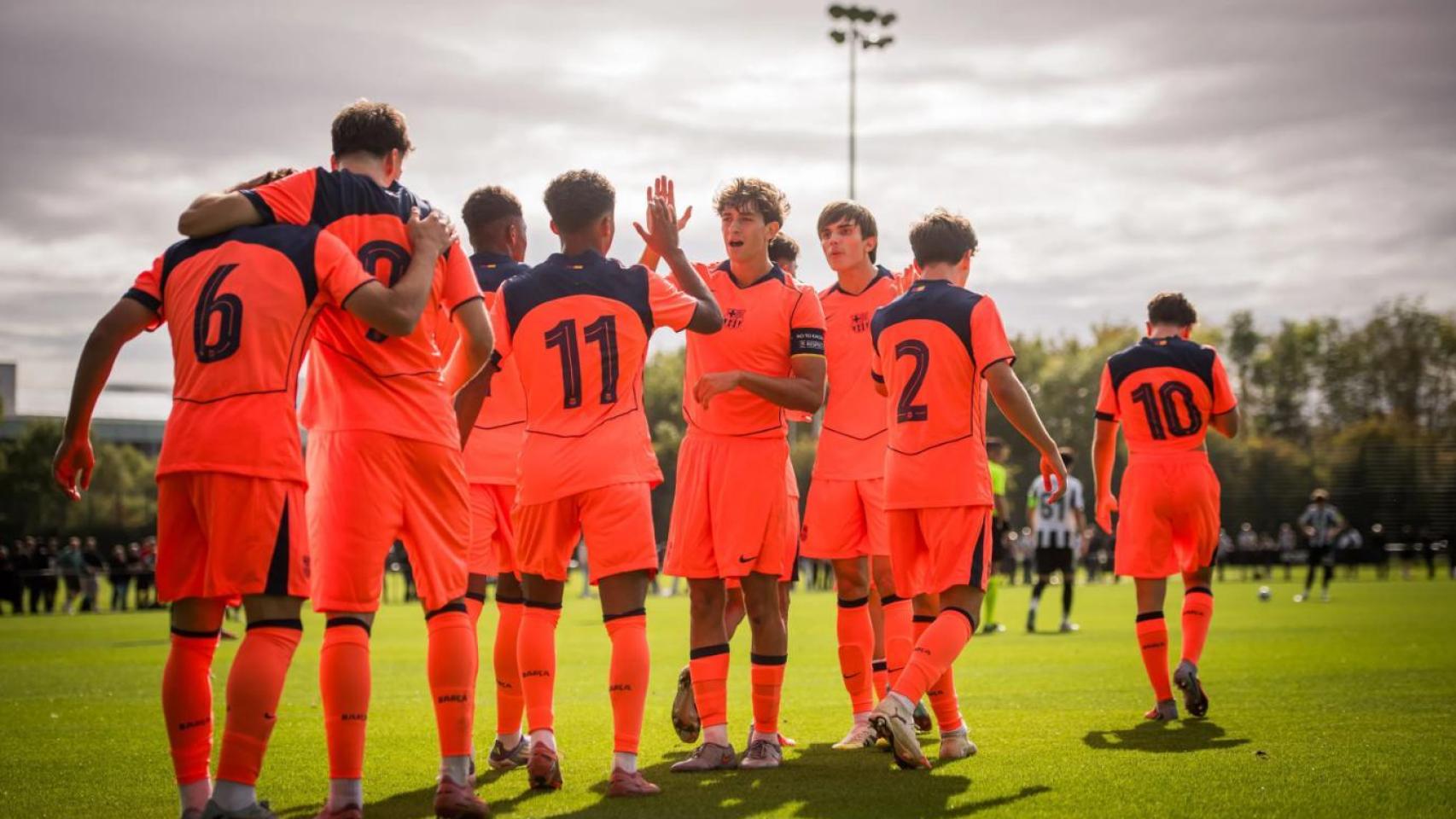 Los jugadores del Juvenil A celebran un gol en la UEFA Youth League contra el Newcastle
