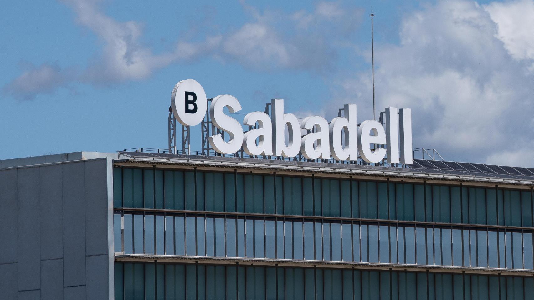 Exterior de la sede del Banco Sabadell