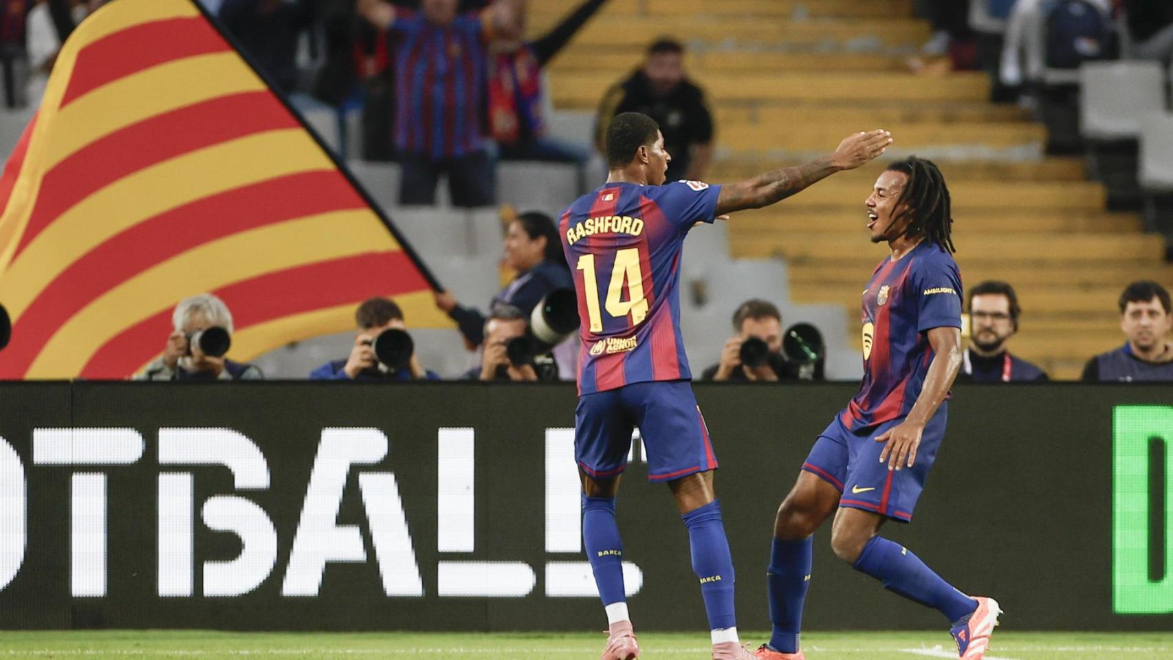 Koundé celebra su gol a la Real Sociedad