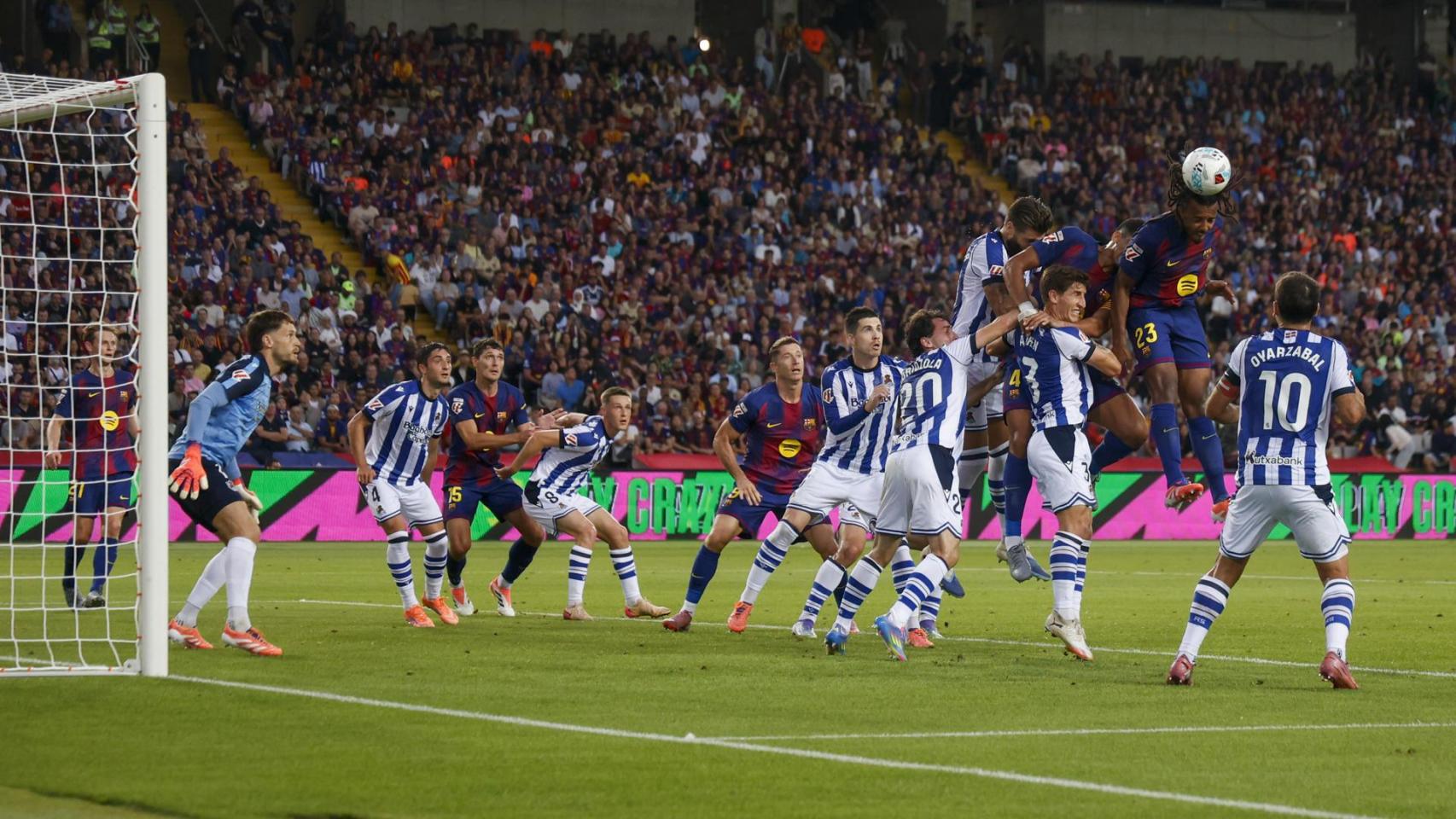 ‘Llenazo’ en Montjuïc con el regreso del Barça a la montaña mágica: los turistas invaden el Lluís Companys